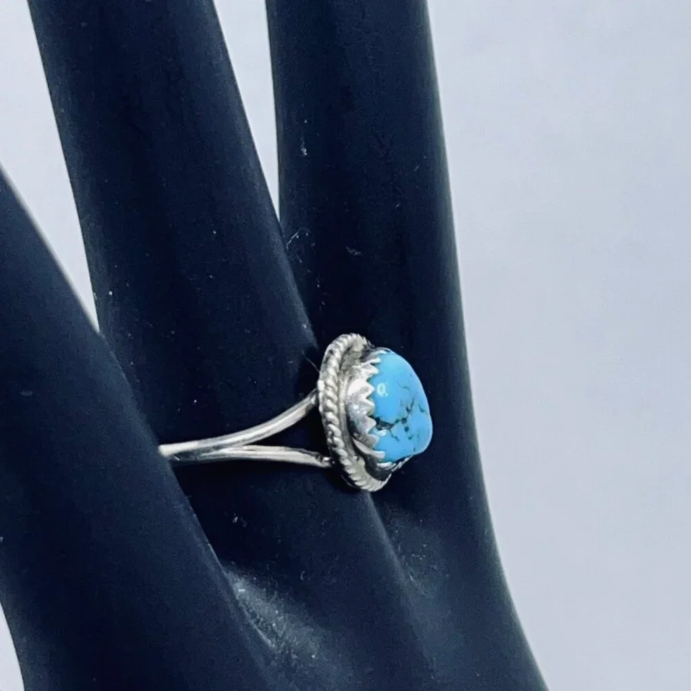 Silver Tone And Faux Turquois Statement Ring (R366) - Picture 2 of 7